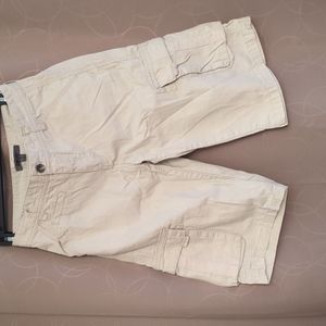 DKNY boys cargo shorts light weight used in good condition size 14
